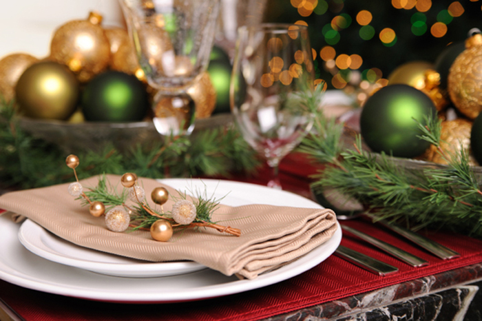 christmas-ornaments-dining-room-table-1