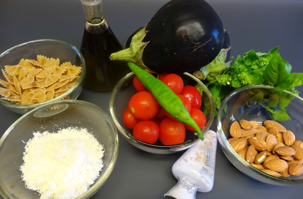 farfalle-integrali-pesto-melanzane-1