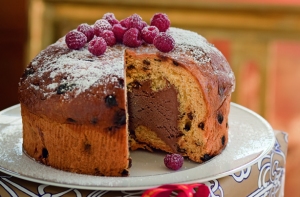 Panettone-and-dark-chocolate-bombe